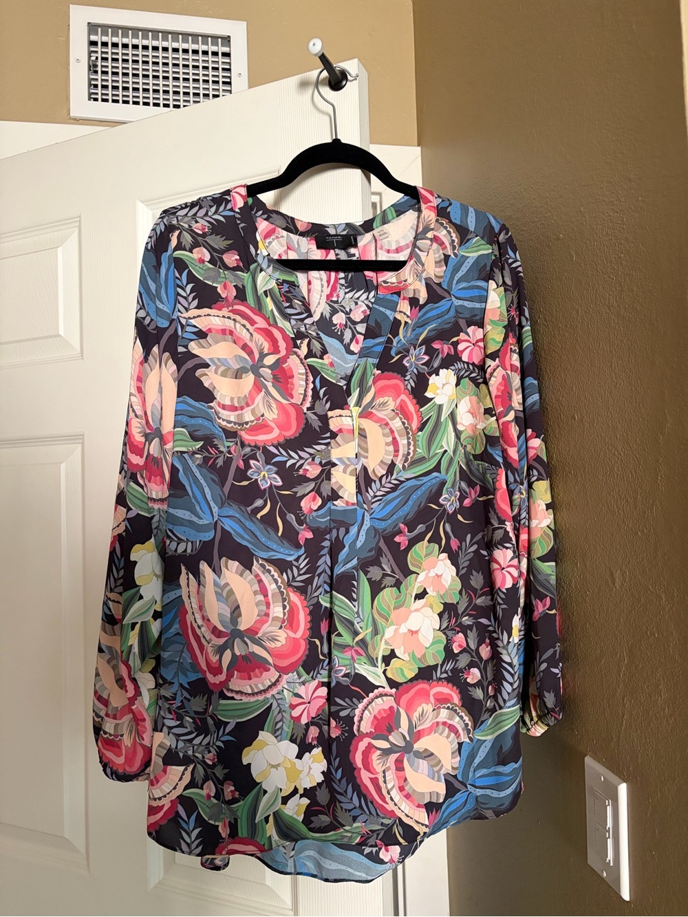 Tahari Multicolor Floral V-Neck Long-Sleeve Blouse